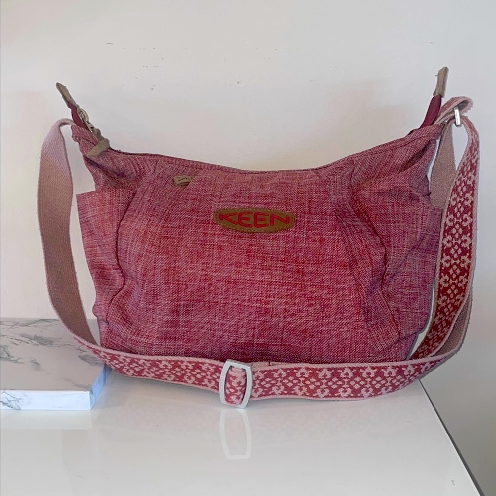 Keen  Crossbody Shoulder Bag with Patterned Strap